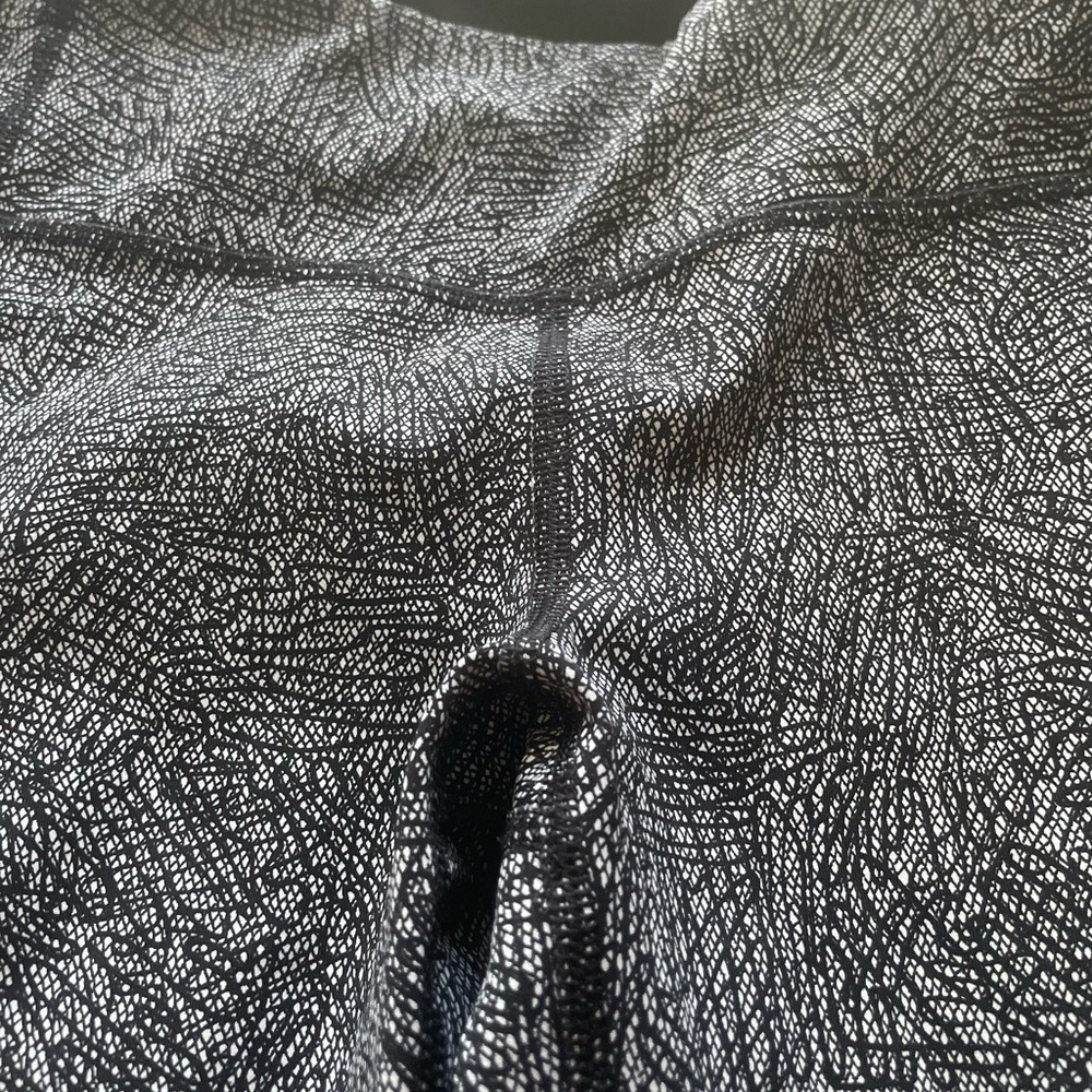 Lululemon black and white leggings